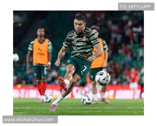 世界足球史上身高最矮的明星球员是谁他如何在绿茵场上创造传奇