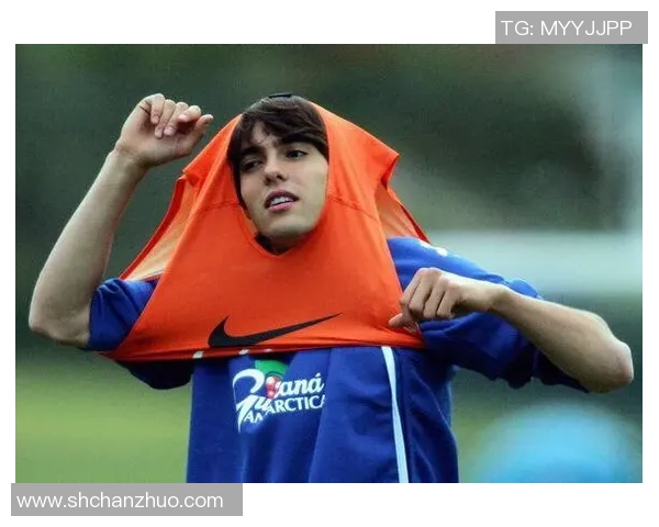 从青涩少年到世界巨星成长系列足球明星的奋斗历程与荣耀时刻